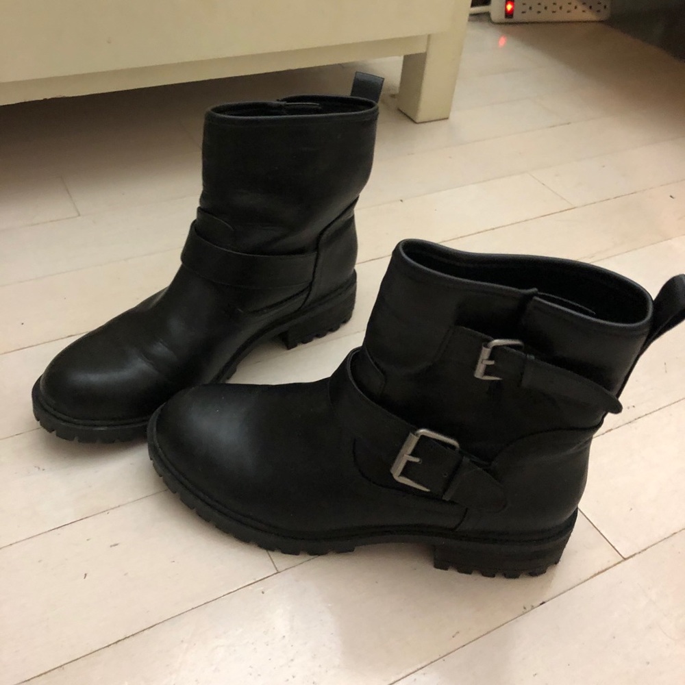 *sold* Urban outfitters buckle boots
